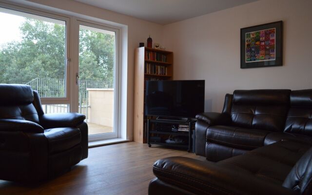 2 Bedroom Ground Floor Flat With Garden