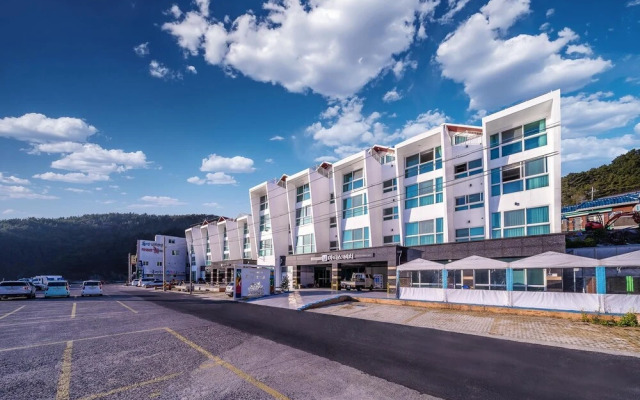 Tongyoung MartisBeach Pension