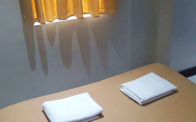 ZEN Rooms West Makati Hotel
