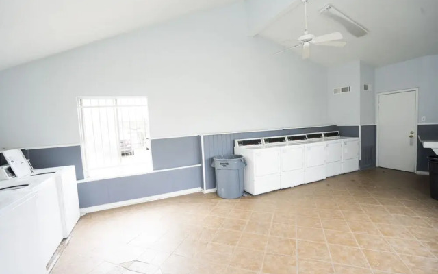 OYO Apartments at Bella Vista