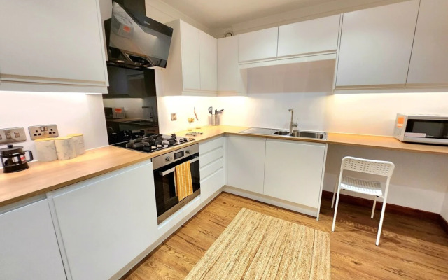 Charming Home Overlooking River Clyde