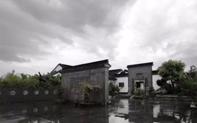 Yayuan Garden Holiday Hotel