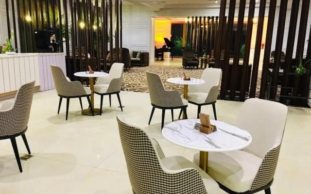 T E L E By Summerset Continental Hotel