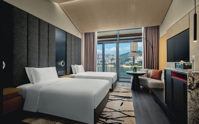Hualuxe Chongqing Wushan by IHG