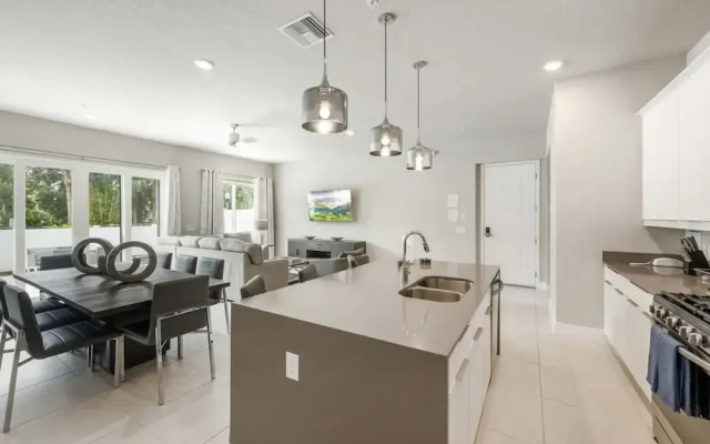 Massive 4 000 Sqft Luxury Duplex