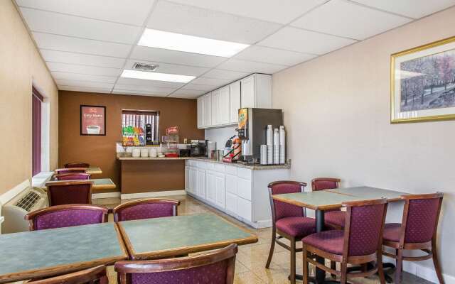 Econo Lodge Cranston - Providence