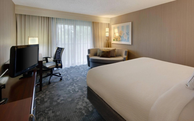 Courtyard by Marriott Grand Rapids Airport