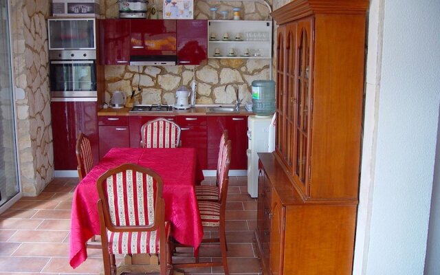 Apartment With 2 Bedrooms in Tribanj, With Enclosed Garden and Wifi -