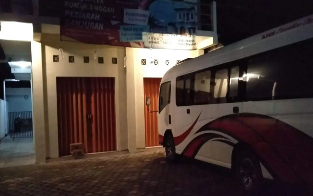 Rumah Singgah Peziarah Ganjuran by ZUZU