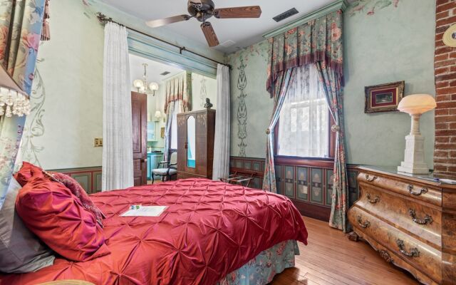 The Peerless Hotel by WanderLodges