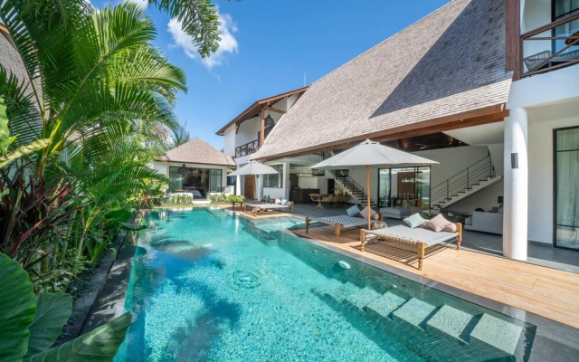 Splendid Private Villa, 4 BR, Canggu With Staff