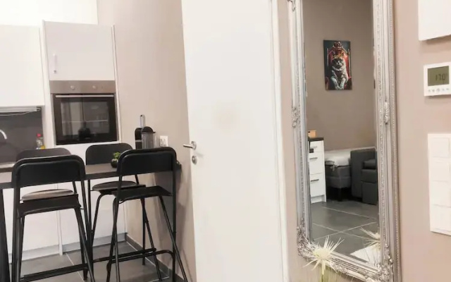 Cozy Apartment with Free Parking