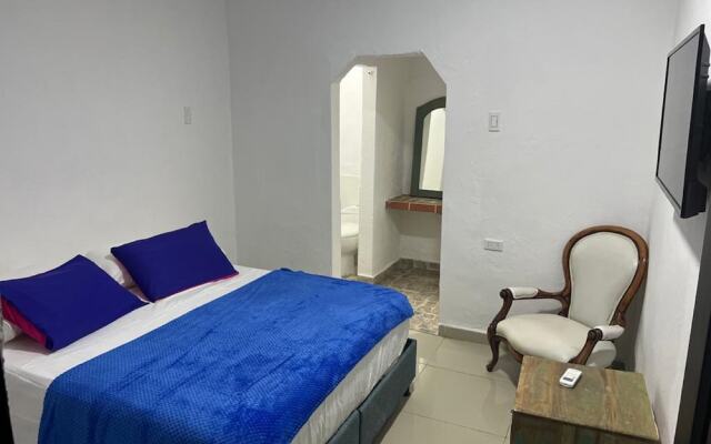 "room in Lodge - Comfortable Tr-a2d Queen Sized Bedroom Near Beach With Pool and Wifi"