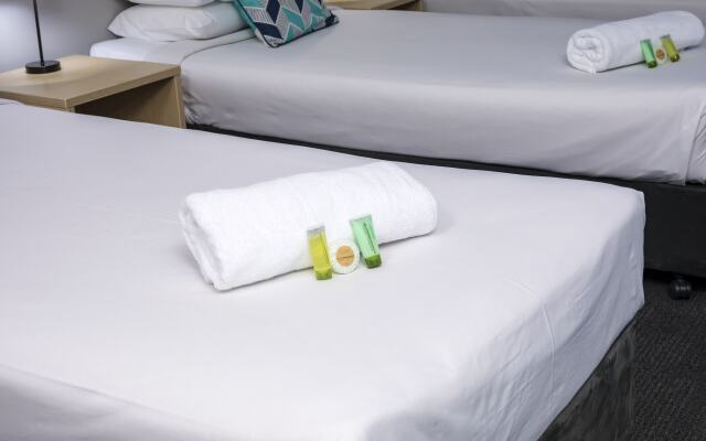 Gilligan's Backpackers Hotel & Resort