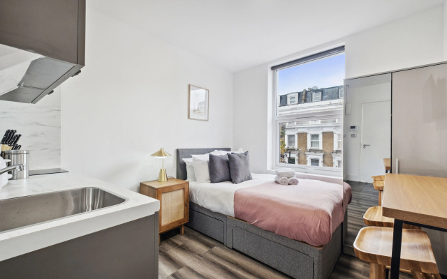 STH Sutherland Avenue Apartment