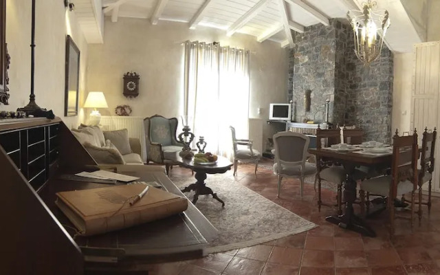 Ostra Menalon Luxury Suites