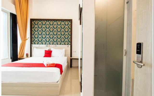 RedDoorz Plus @ Centrium Katamso Medan