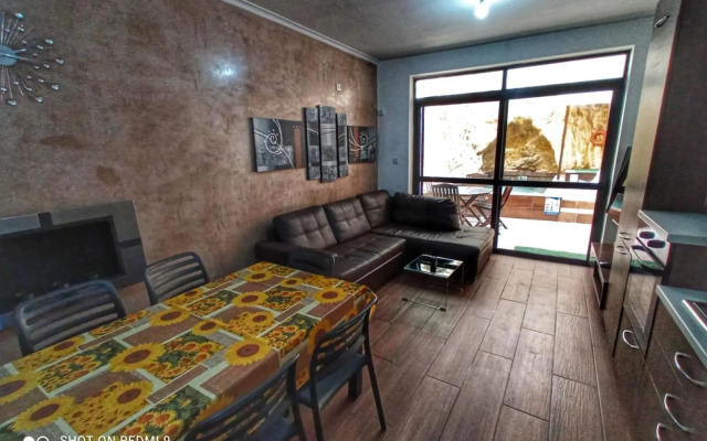 Town House with Private Pool in Village Centre