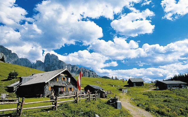 Spacious Chalet in Neukirchen am Großvenediger Near Ski Area