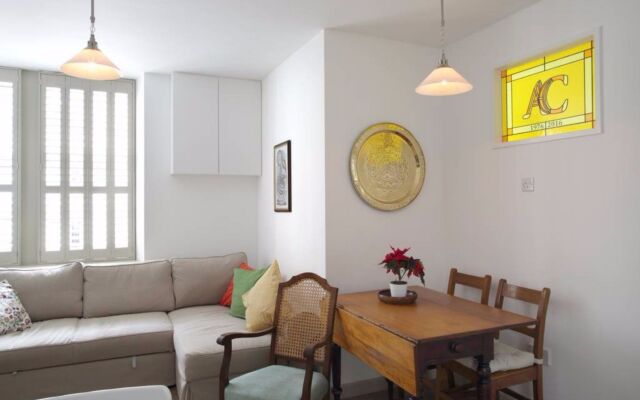 1 Bedroom Mews Flat Accommodates 4