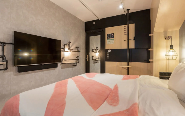 Hotel With Urban Deli