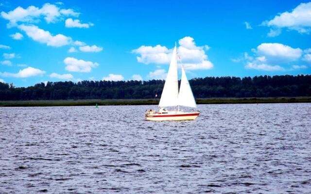 "lauwers Loft Holiday Home With Terrace at Lake Lauwersmeer"