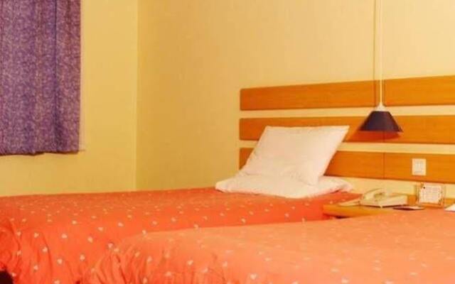 Home Inn Wuhan Jinghan Avenue Dazhi Road Light Rail