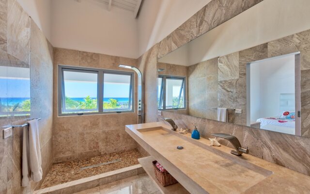 Swanky Caribbean Estate, Ocean Views, Heated Pool, AC, Free Wifi, Ping Pong, Pool Table