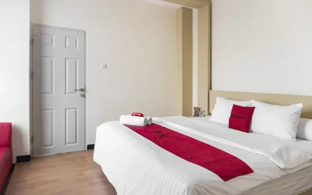 RedDoorz Plus near Millenium ICT Centre Medan 2