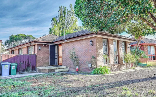 StayAU Newly Modern Comforts 3BRM Home Cranbourne