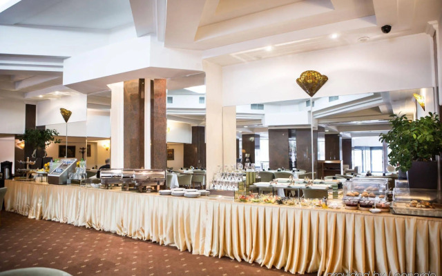 Crystal Palace Hotel