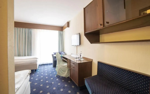City Club Hotel