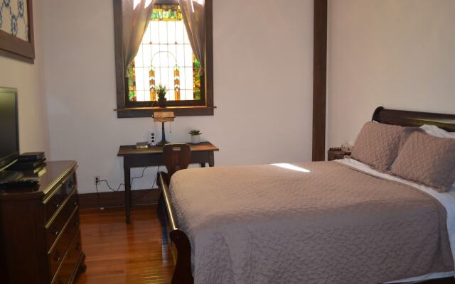 Mcgrady Inn - Bed And Breakfast