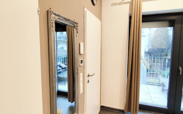 Cozy Apartment with Free Parking