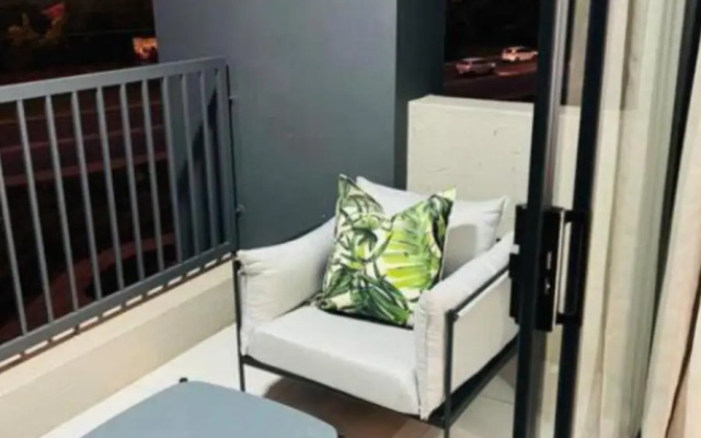 The Henlee Apartment on Ventura