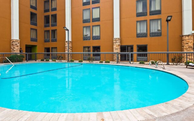 Clarion Pointe near Medical Center