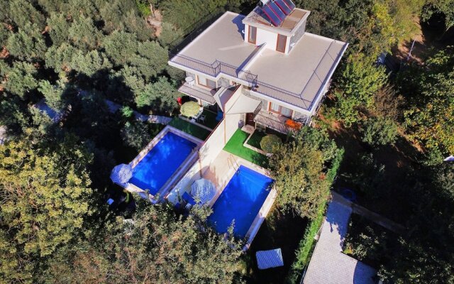 Villa Hakan 2 by Helaltatilvillari