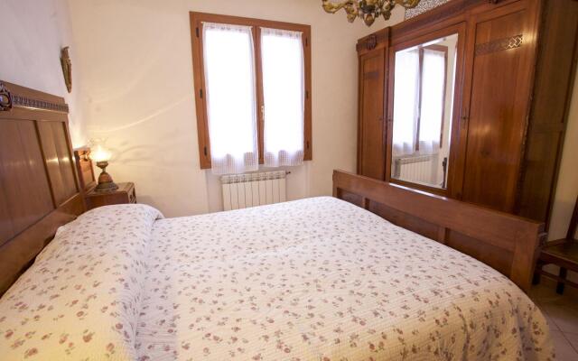 The Casina sleeps 4 surrounded by greenery-LA CASINA A SCHIOPPARELLO