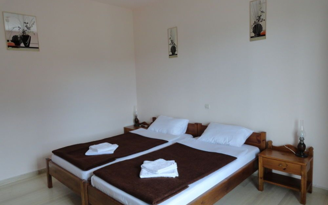 Santa Maria Studios & Apartments