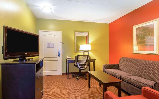 Comfort Suites East