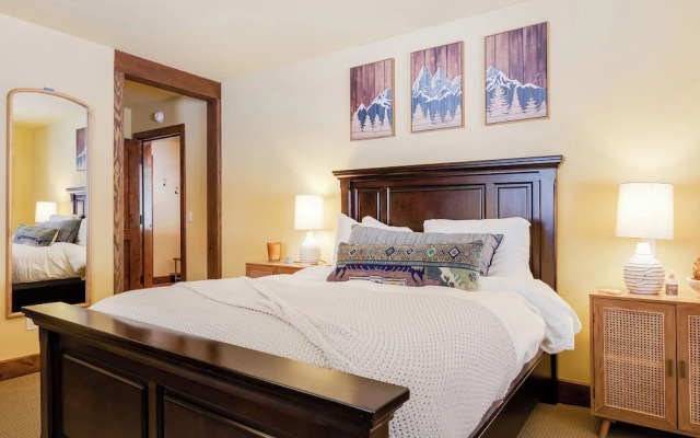 Star Haven Retreat 5 BDR Stunner!