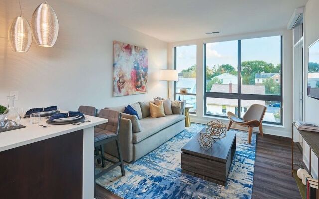 Global Luxury Suites Clarendon Metro