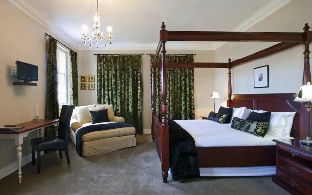 Capeblue Manor House