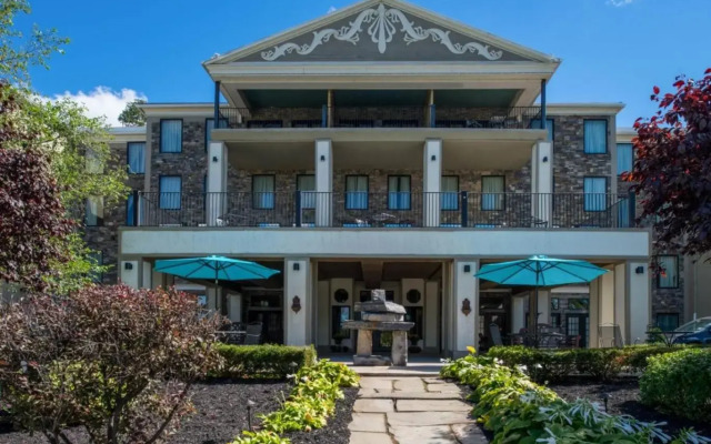 Niagara Crossing Hotel & Spa