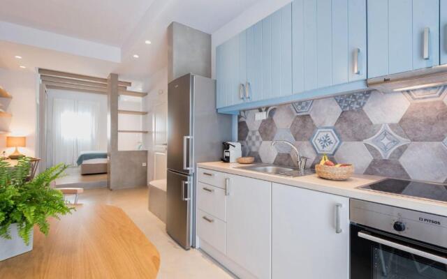 Michael Zeppos Studios, Naousa