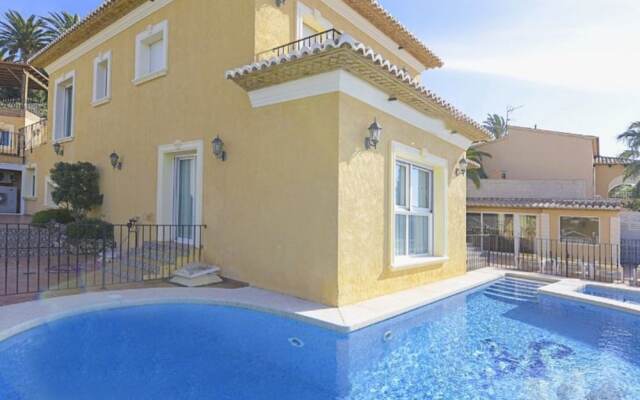 Villa - 5 Bedrooms with Pool - 106414