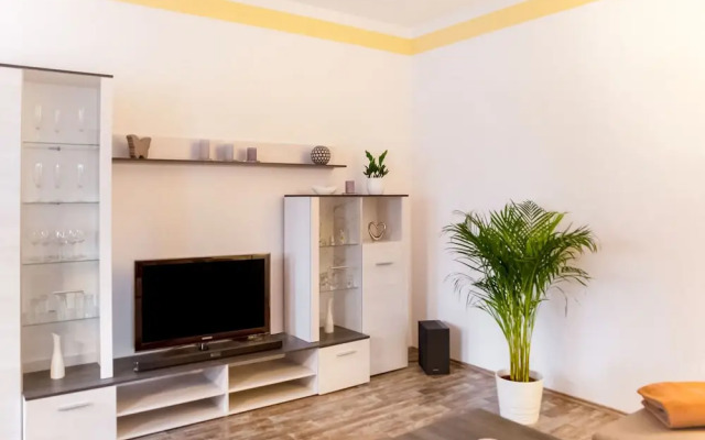 Simplistic Apartment in Neukieritzsch With Garden