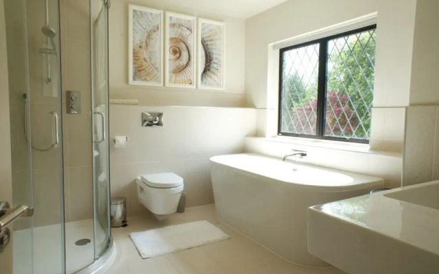 Countryside Escape With Stunning Garden in Surrey