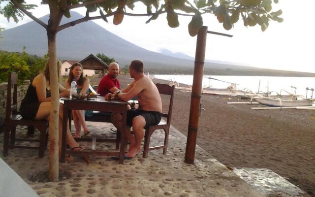 Solaluna Beach Homestay