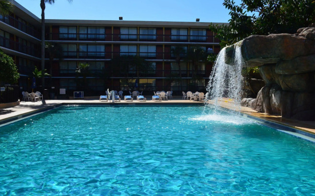 Opal Hotel & Suites